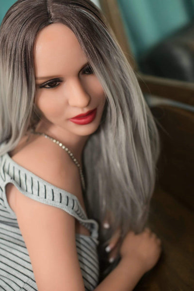 Poupée TPE YL Doll 146 cm - Alice, bombe sexuelle aux jolies courbes