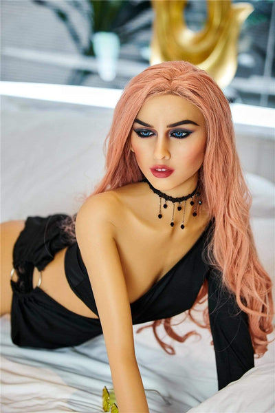 Sex doll IronTech 165 cm bonnet A - Selina vous attend dans son lit